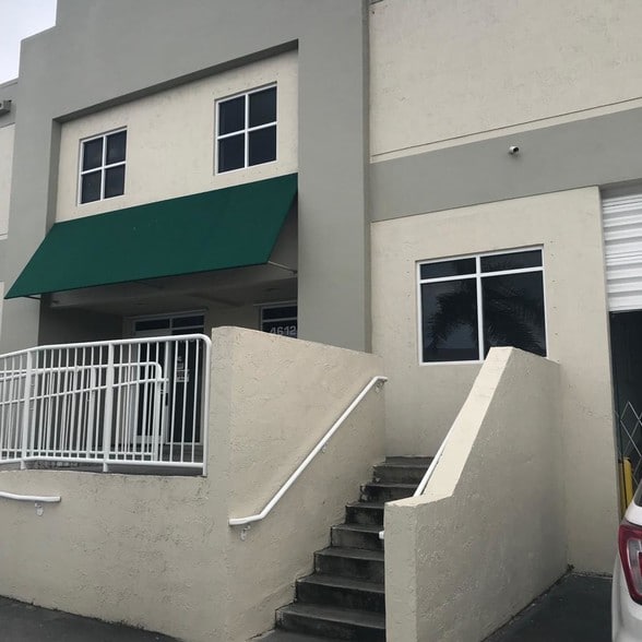 4630 NW 74th Ave, Miami, FL for lease - Building Photo - Image 3 of 11