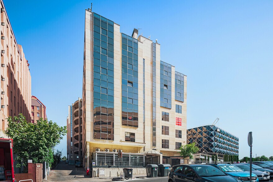 Calle de María Tubau, 4, Madrid, Madrid à louer - Photo du bâtiment - Image 2 de 3