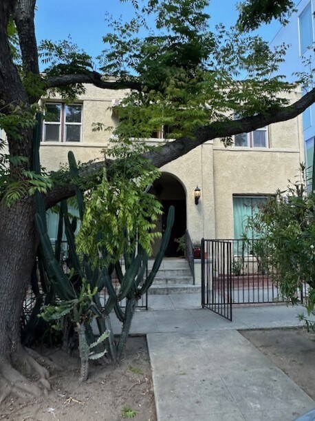 603-607 1/2 N. Bronson Av, Los Angeles, CA à vendre Photo du bâtiment- Image 1 de 22