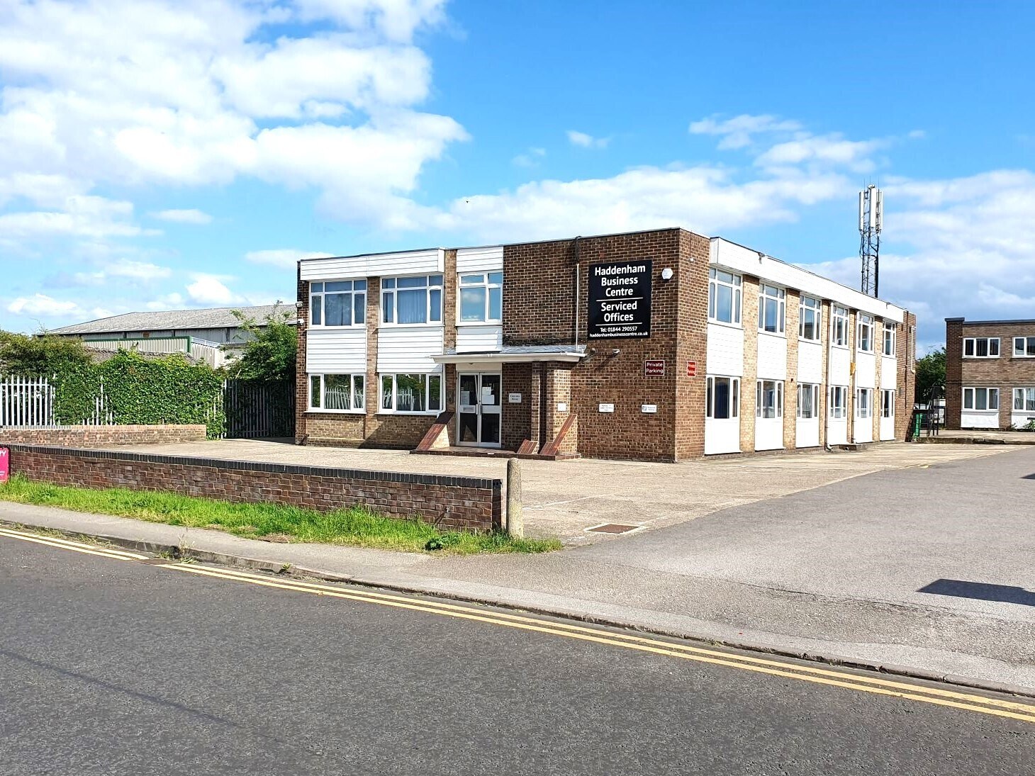 Thame Rd, Haddenham à vendre Photo du bâtiment- Image 1 de 4