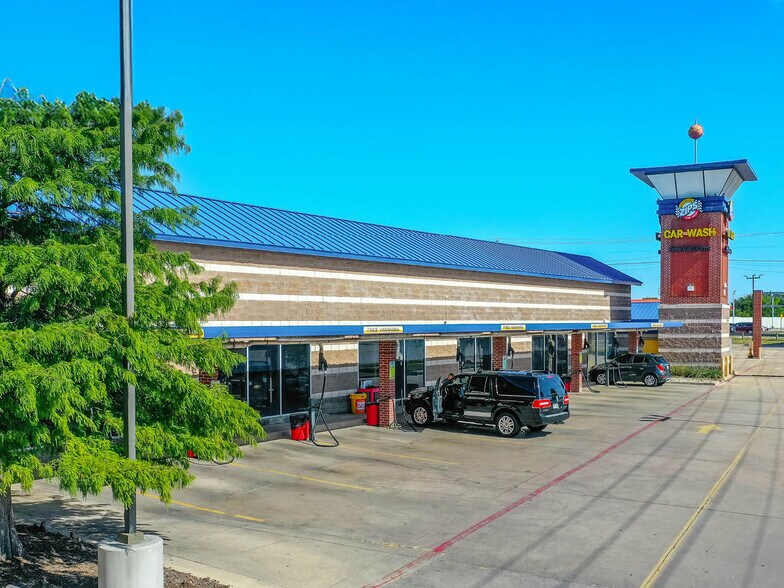 6231 Denton Hwy, Haltom City, TX à vendre - Photo du bâtiment - Image 1 de 5