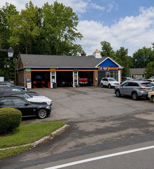 262 Quassaick Ave, New Windsor Township, NY à vendre - Photo du bâtiment - Image 1 de 4