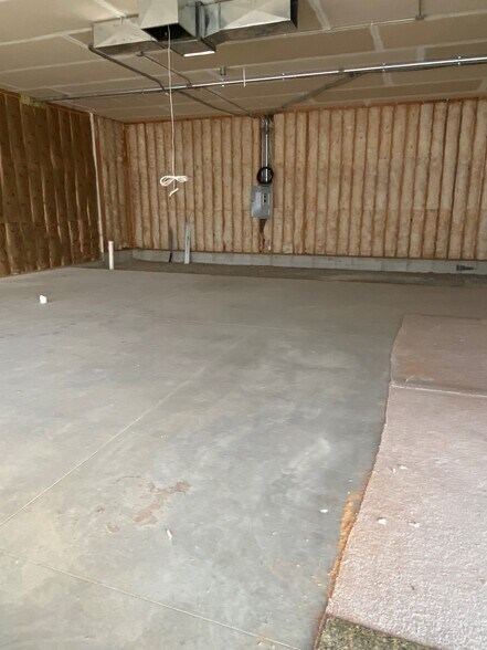 2106 S Neil St, Champaign, IL à louer - Photo du bâtiment - Image 2 de 2