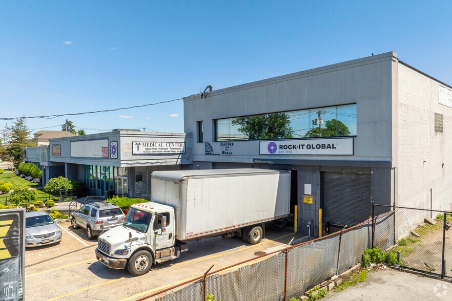 420 Doughty Blvd, Inwood, NY for lease - Primary Photo - Image 1 of 8