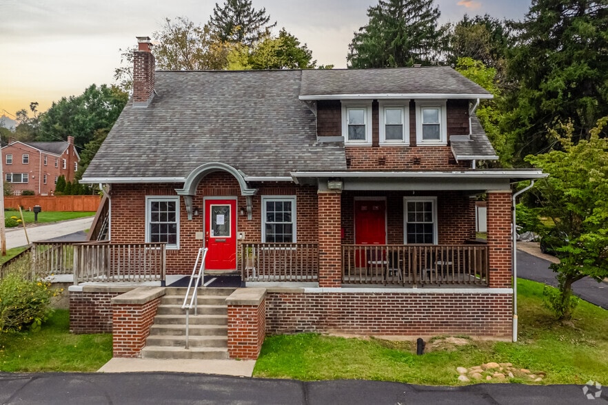 1812 Lincoln Way, Mckeesport, PA à vendre - Photo du bâtiment - Image 2 de 4