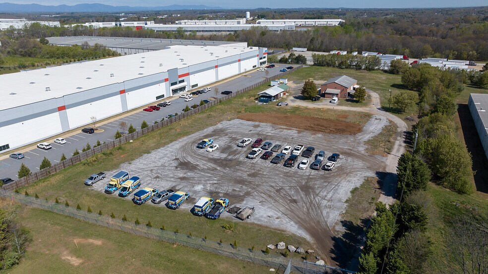321 Claude Collins Rd, Greer, SC à vendre - Photo du bâtiment - Image 2 de 13