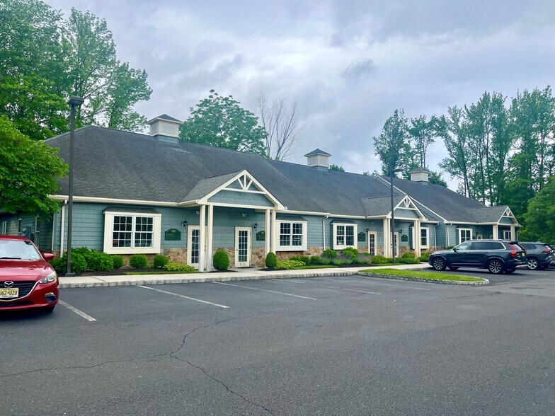 212 W Route 38, Moorestown, NJ à vendre - Photo du bâtiment - Image 2 de 24