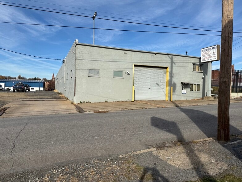 154 N Cedar St, Hazleton, PA à vendre - Photo du bâtiment - Image 2 de 16