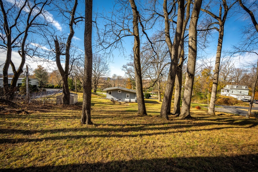 320 N Highland Ave, Ossining, NY à vendre - Photo du bâtiment - Image 2 de 4