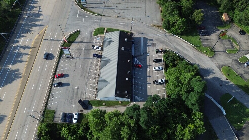 195 Sheffield Dr, Delmont, PA à louer - Photo du bâtiment - Image 3 de 4