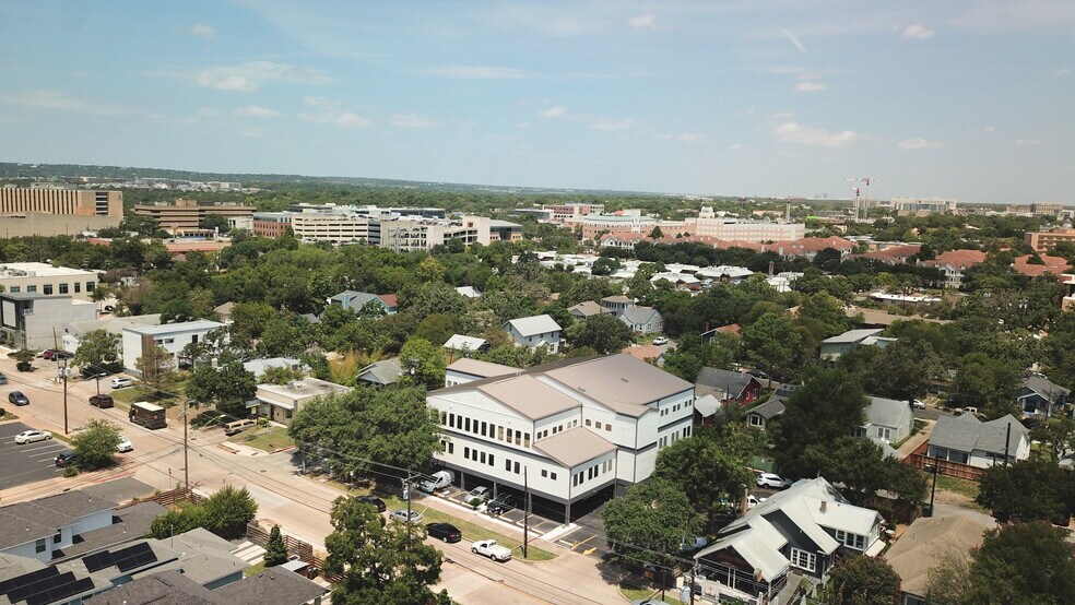 630 W 34th St, Austin, TX à louer - Photo du bâtiment - Image 2 de 26