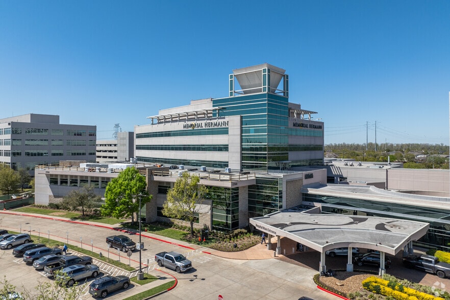 17402 W Grand Pky S, Sugar Land, TX for lease - Primary Photo - Image 2 of 5