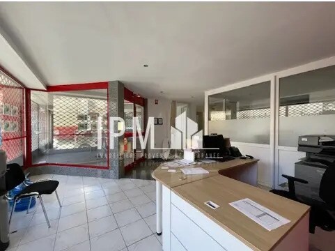 Retail in Marseille for lease - Interior Photo - Image 1 of 5