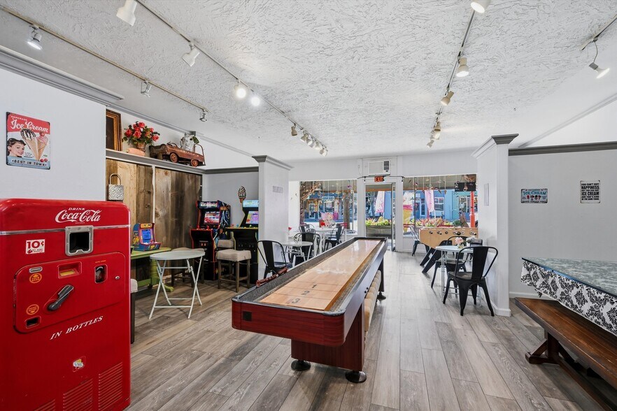 3940 Main St, Kelseyville, CA à vendre - Photo du bâtiment - Image 2 de 31