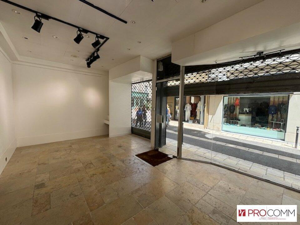 Commerce de détail dans Orange à vendre Photo du bâtiment- Image 1 de 6