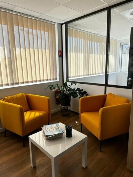 Office in Montpellier for lease - Interior Photo - Image 3 of 3