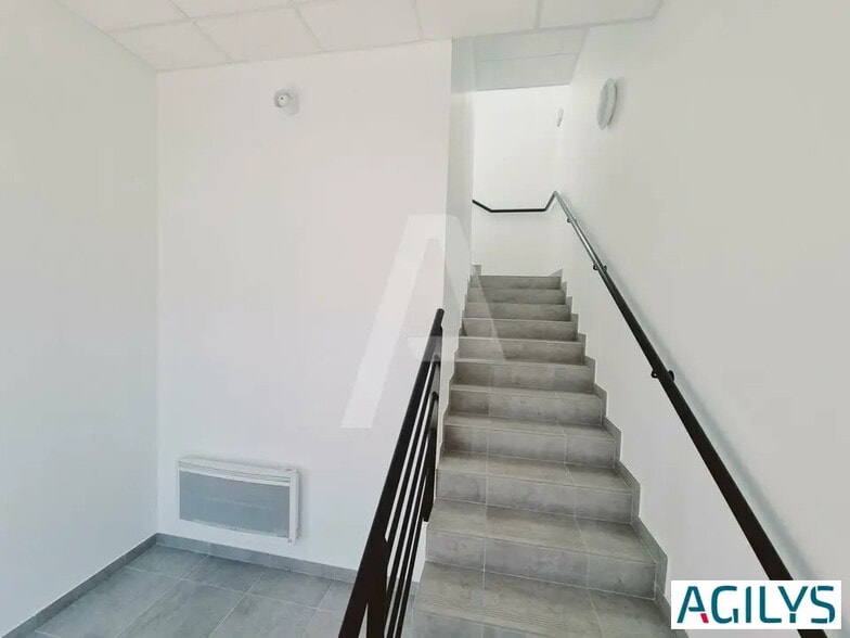 Flex in Corbeil-Essonnes for lease - Interior Photo - Image 3 of 7