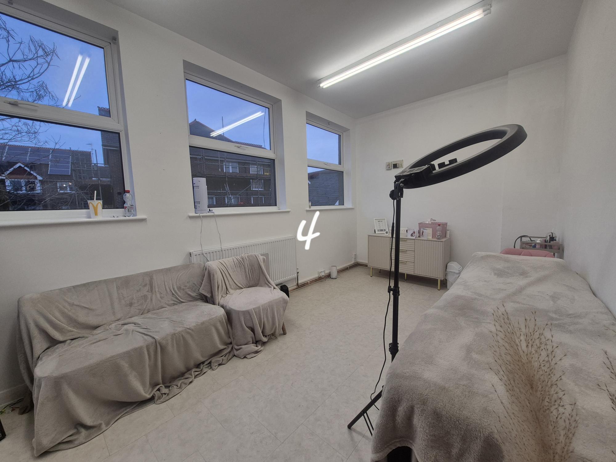 116A Seaside, Eastbourne for lease Interior Photo- Image 1 of 2