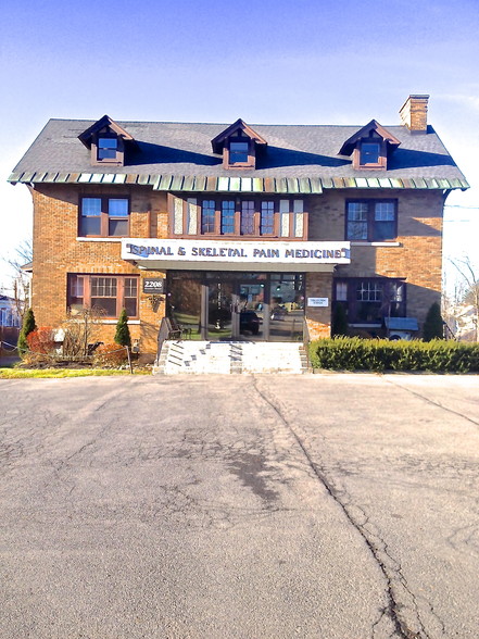 2208 Genesee St, Utica, NY à vendre - Photo du bâtiment - Image 2 de 11