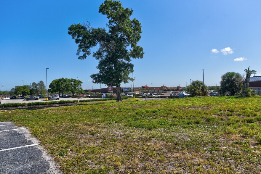12945 Seminole Blvd, Largo, FL à louer - Photo du bâtiment - Image 2 de 49