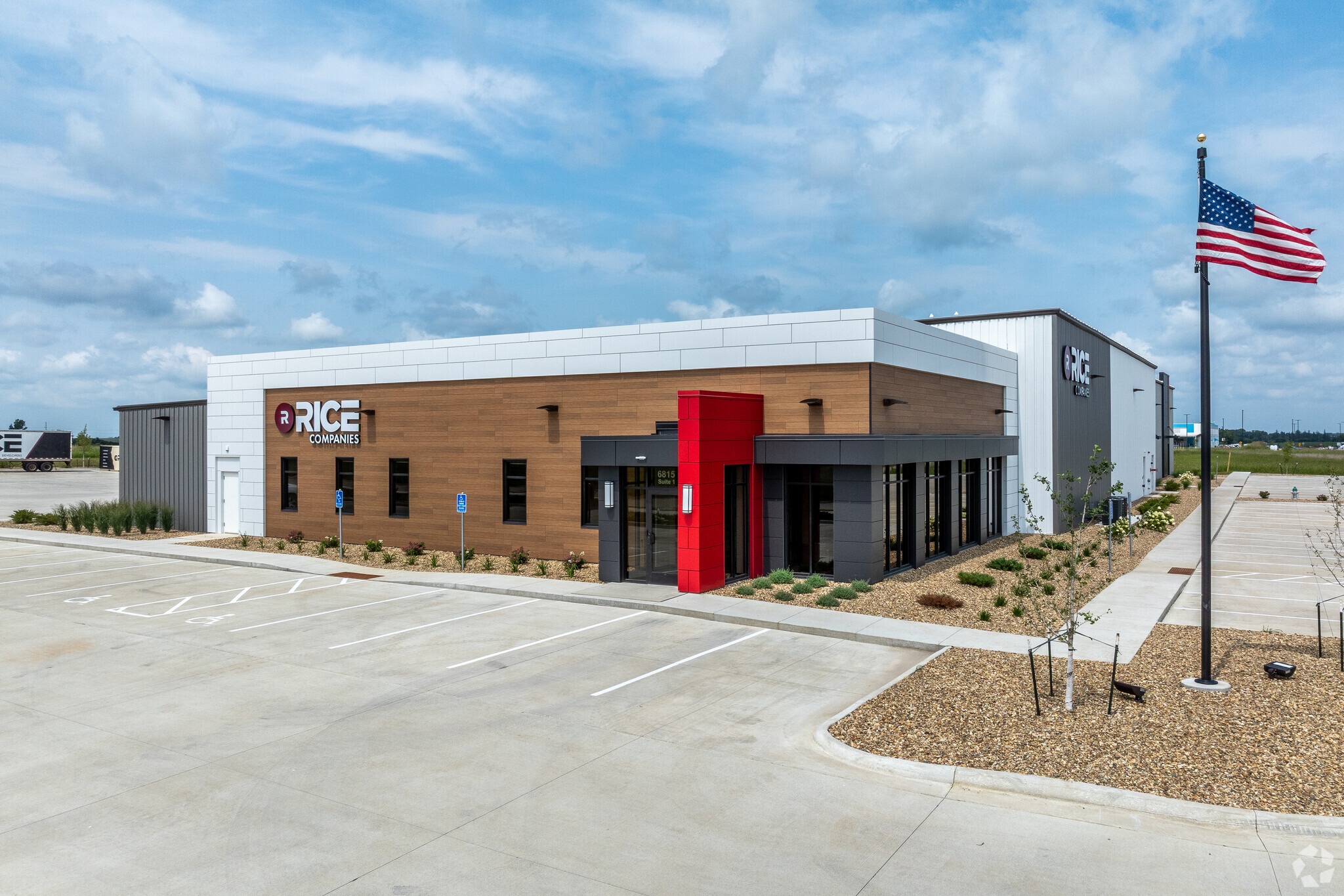 6815 Innovation Dr, Cedar Falls, IA for lease Building Photo- Image 1 of 9