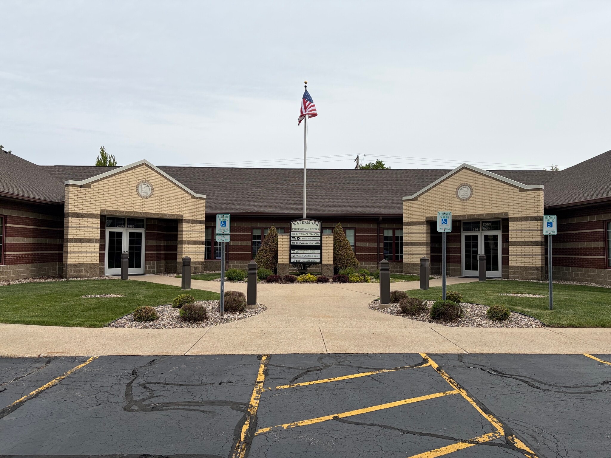 2555-2565 E Calumet St, Appleton, WI for sale Building Photo- Image 1 of 2