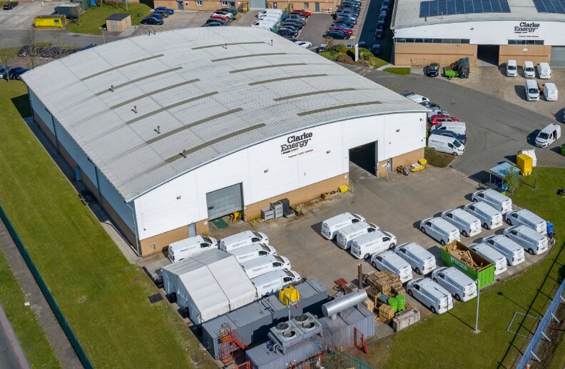 Multi-Let Industrial Investment portefeuille de 3 propriétés à vendre sur LoopNet.ca - Photo du bâtiment - Image 2 de 7