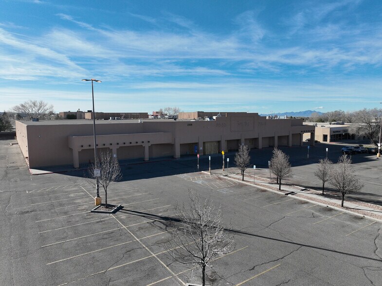 2308 Cerrillos Rd, Santa Fe, NM à vendre - Photo du bâtiment - Image 3 de 4