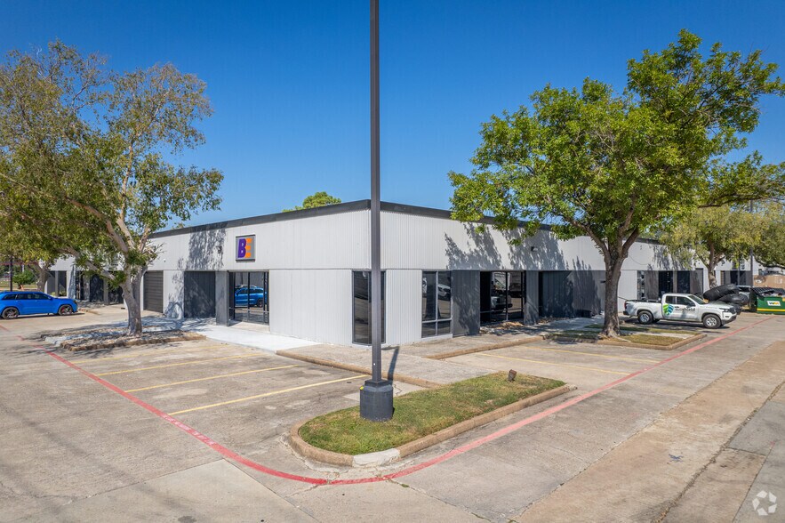 301 Wells Fargo Dr, Houston, TX à louer - Photo du bâtiment - Image 2 de 9
