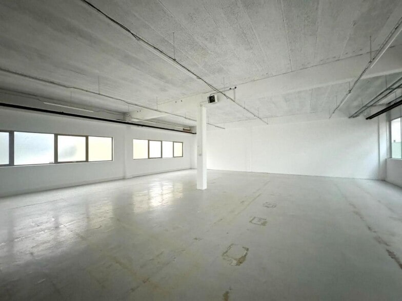 Flex in Bezons for lease - Interior Photo - Image 2 of 10