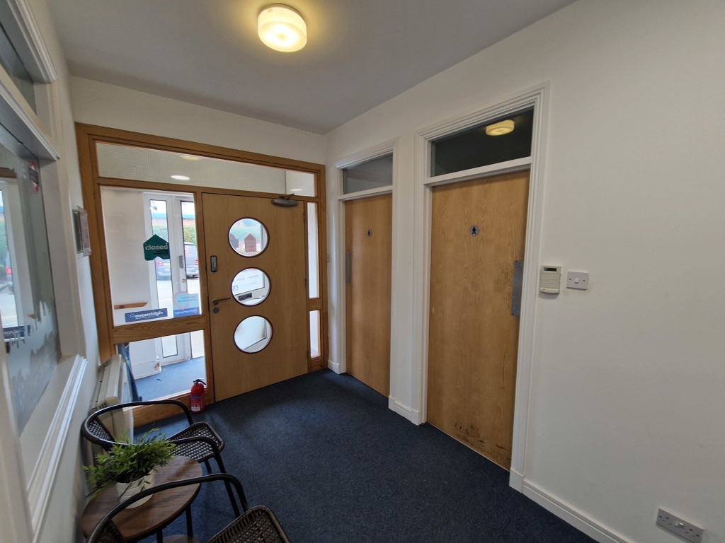 2 Macdowall St, Paisley for lease Interior Photo- Image 1 of 3