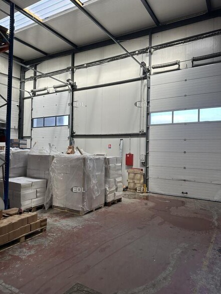 Flex in Goussainville for lease - Building Photo - Image 2 of 6
