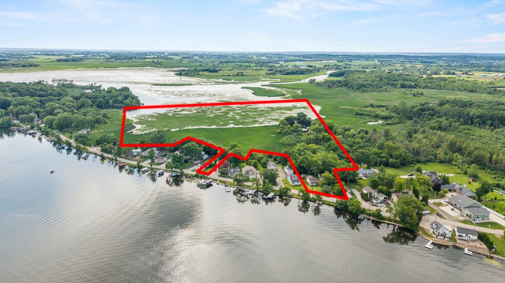 7110 N Tichigan Rd, Waterford, WI for sale - Primary Photo - Image 1 of 34