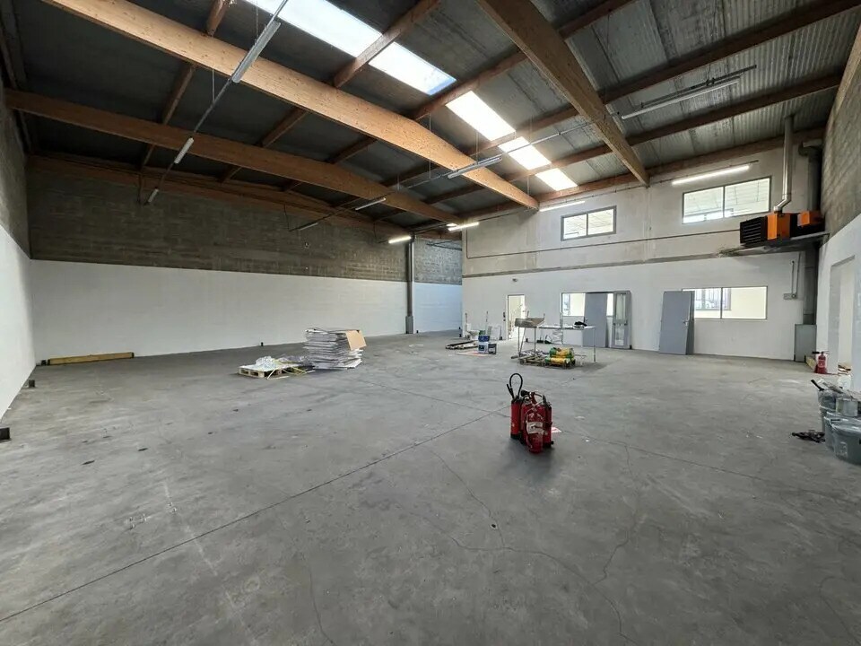 Flex in Émerainville for lease Interior Photo- Image 1 of 12