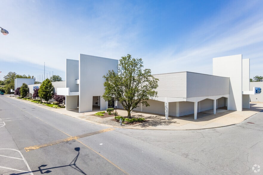 11255 New Hampshire Ave, Silver Spring, MD for lease - Building Photo - Image 3 of 6