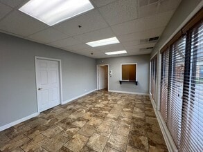 1114 N Main St, Algonquin, IL for lease Interior Photo- Image 2 of 9