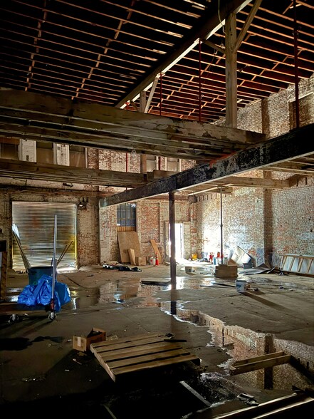 9 Bruckner Blvd, Bronx, NY à vendre - Photo du bâtiment - Image 2 de 3
