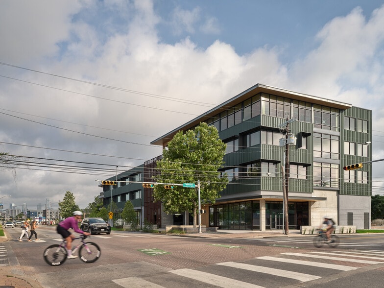 2422 E 7th St, Austin, TX for lease - Building Photo - Image 2 of 7