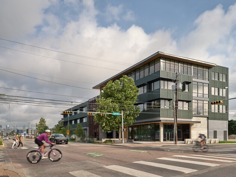 2422 E 7th St, Austin, TX à louer - Photo du bâtiment - Image 2 de 7