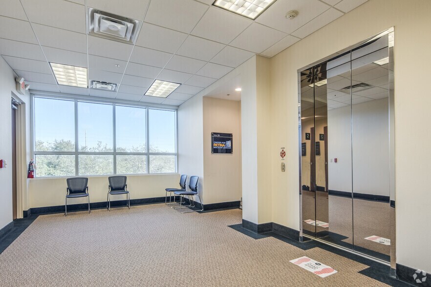 1655 E Hwy 50, Clermont, FL à vendre - Photo intérieure - Image 2 de 9