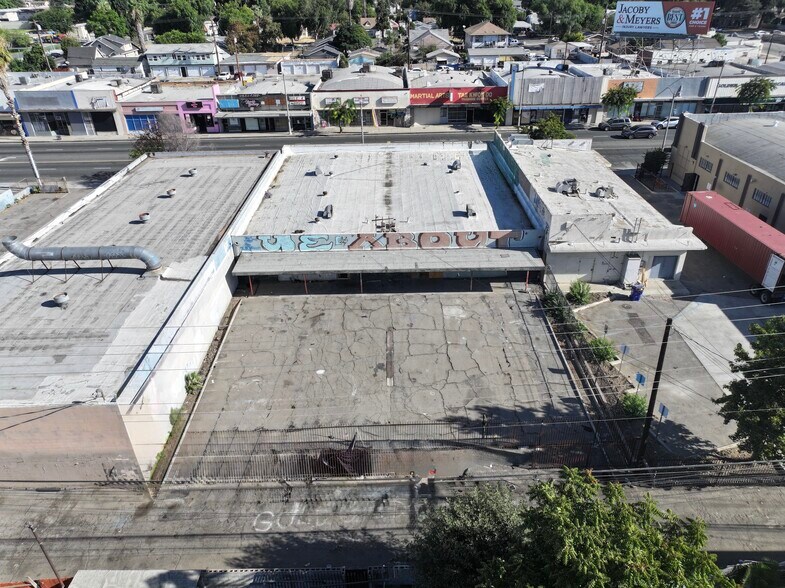 457 W Highland Ave, San Bernardino, CA à vendre - Photo du bâtiment - Image 3 de 4