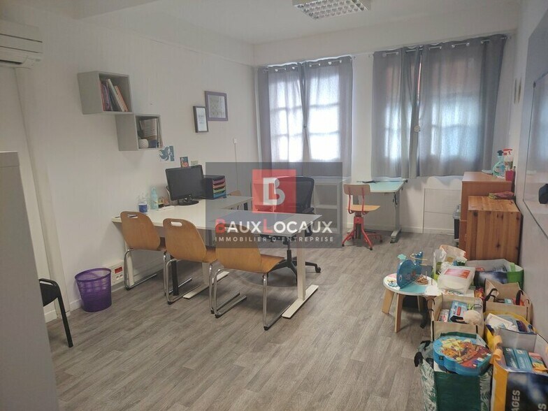 Office in Salon-de-Provence for lease - Interior Photo - Image 3 of 5