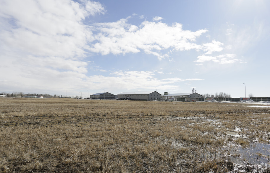 111 Canal Ave, Strathmore, AB for sale - Primary Photo - Image 1 of 3