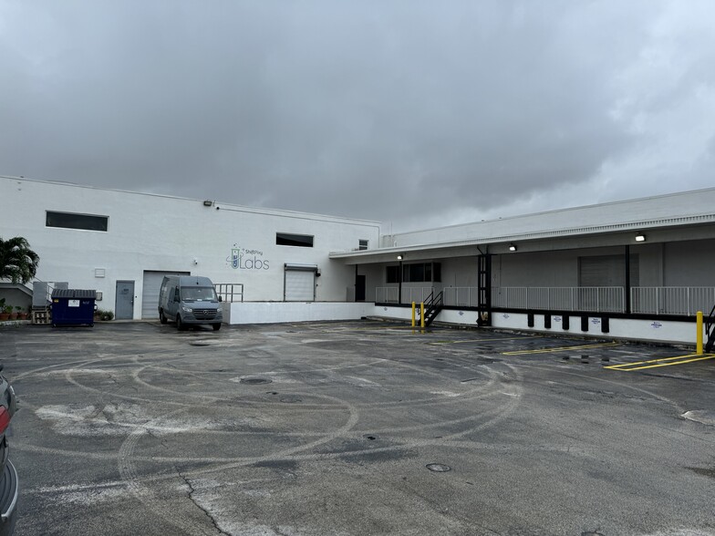 4051 NW 25th st, Miami, FL for lease - Building Photo - Image 3 of 9