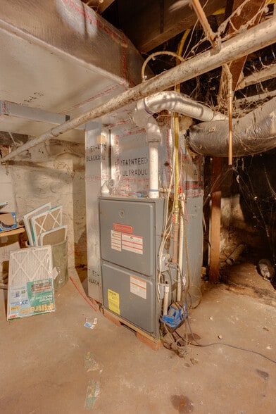 236 N Main St, Milroy, PA à vendre - Photo du bâtiment - Image 2 de 39