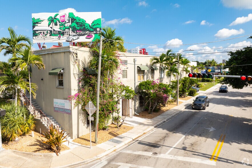 5400 NE 4 Ct, Miami, FL à vendre - Photo principale - Image 1 de 39