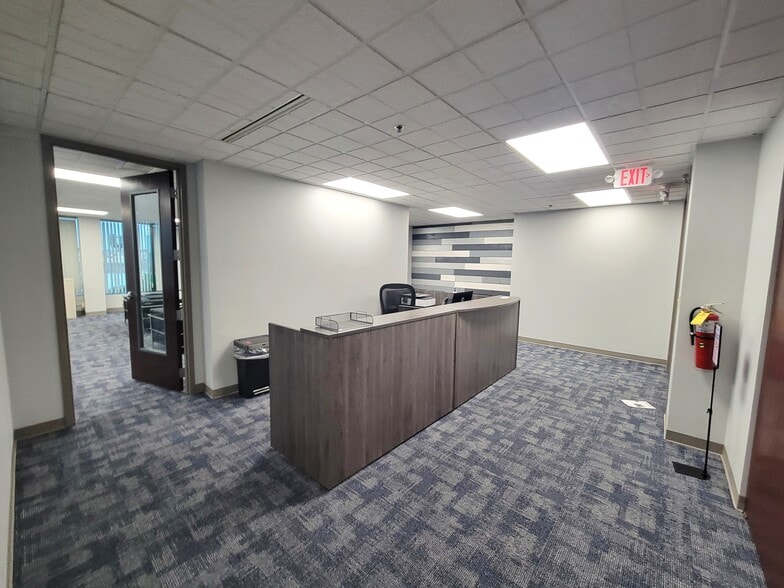 8001 Broadway, Merrillville, IN for lease - Interior Photo - Image 2 of 38