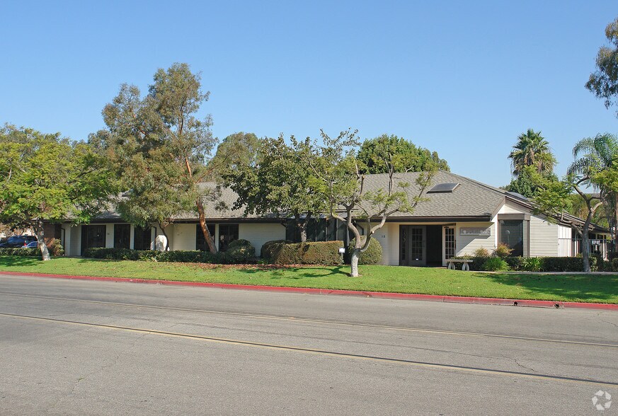 3151 Airway Ave, Costa Mesa, CA à vendre - Photo du bâtiment - Image 2 de 3