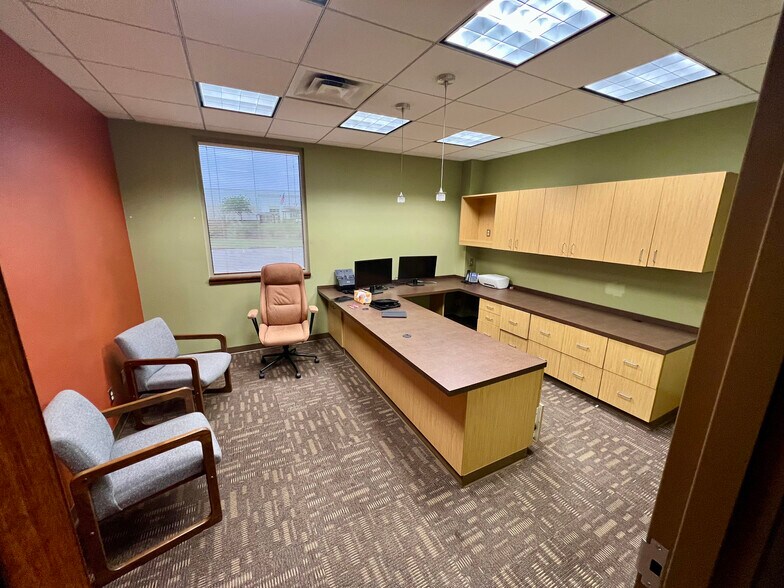 2903-2915 Enterprise Dr, Anderson, IN à louer - Photo du bâtiment - Image 3 de 13