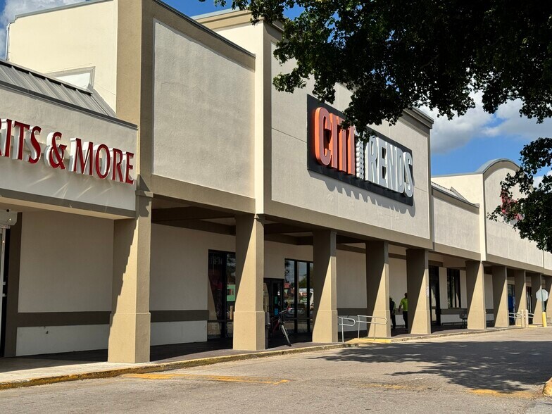 4901 Palm Beach Blvd, Fort Myers, FL à louer - Photo du bâtiment - Image 2 de 10
